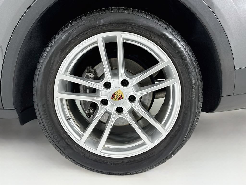 Certified 2023 Porsche Cayenne AWD/4WD image 32