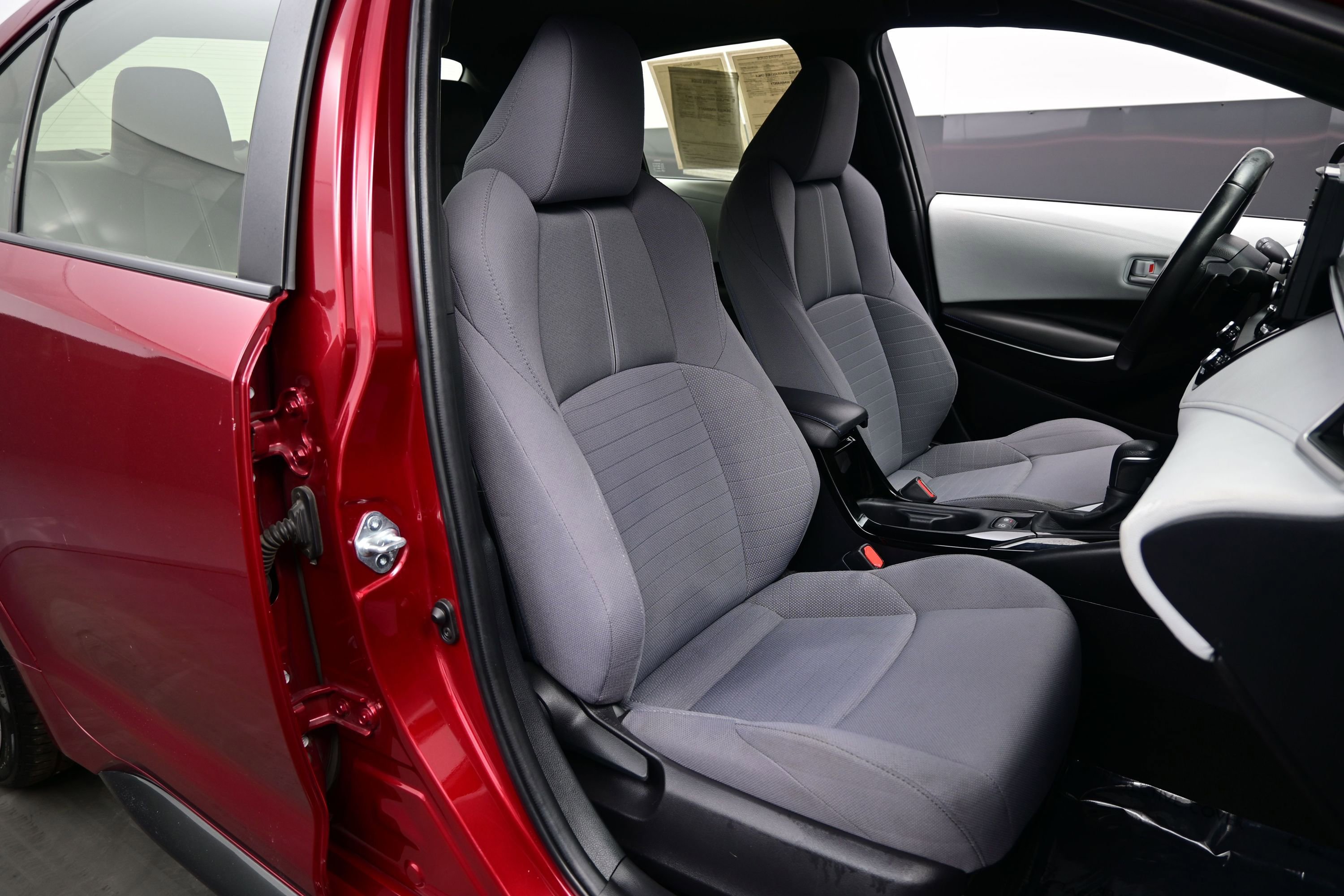 Used 2022 Toyota Corolla SE w/ Carpet Mat Package (TMS) FWD image 13