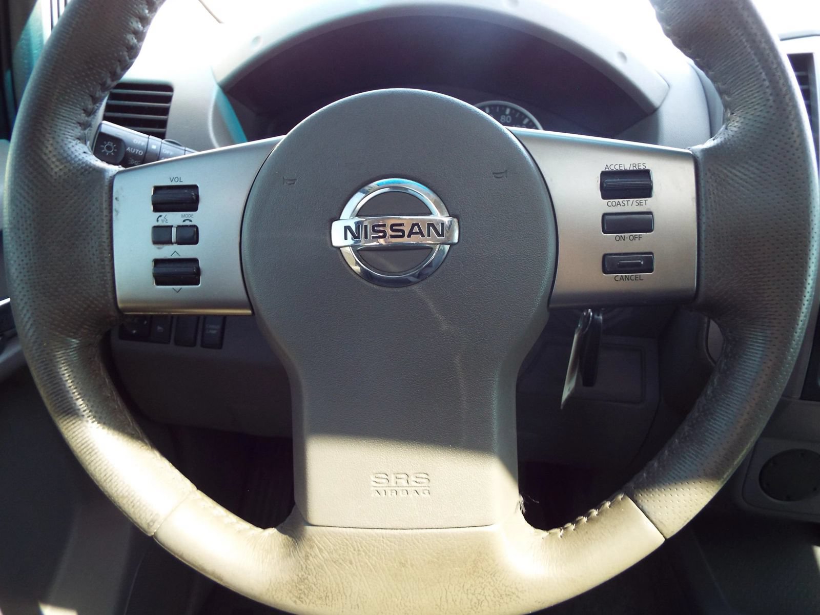 Used 2011 Nissan Frontier SL w/ Moonroof Pkg RWD image 12