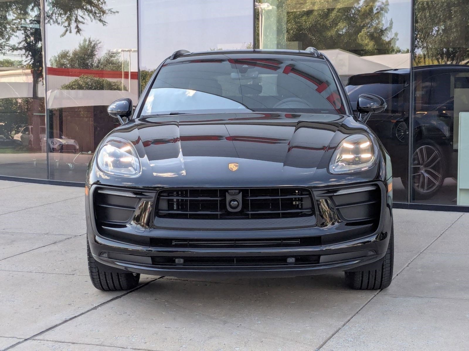 Certified 2026 Porsche Macan AWD/4WD image 6