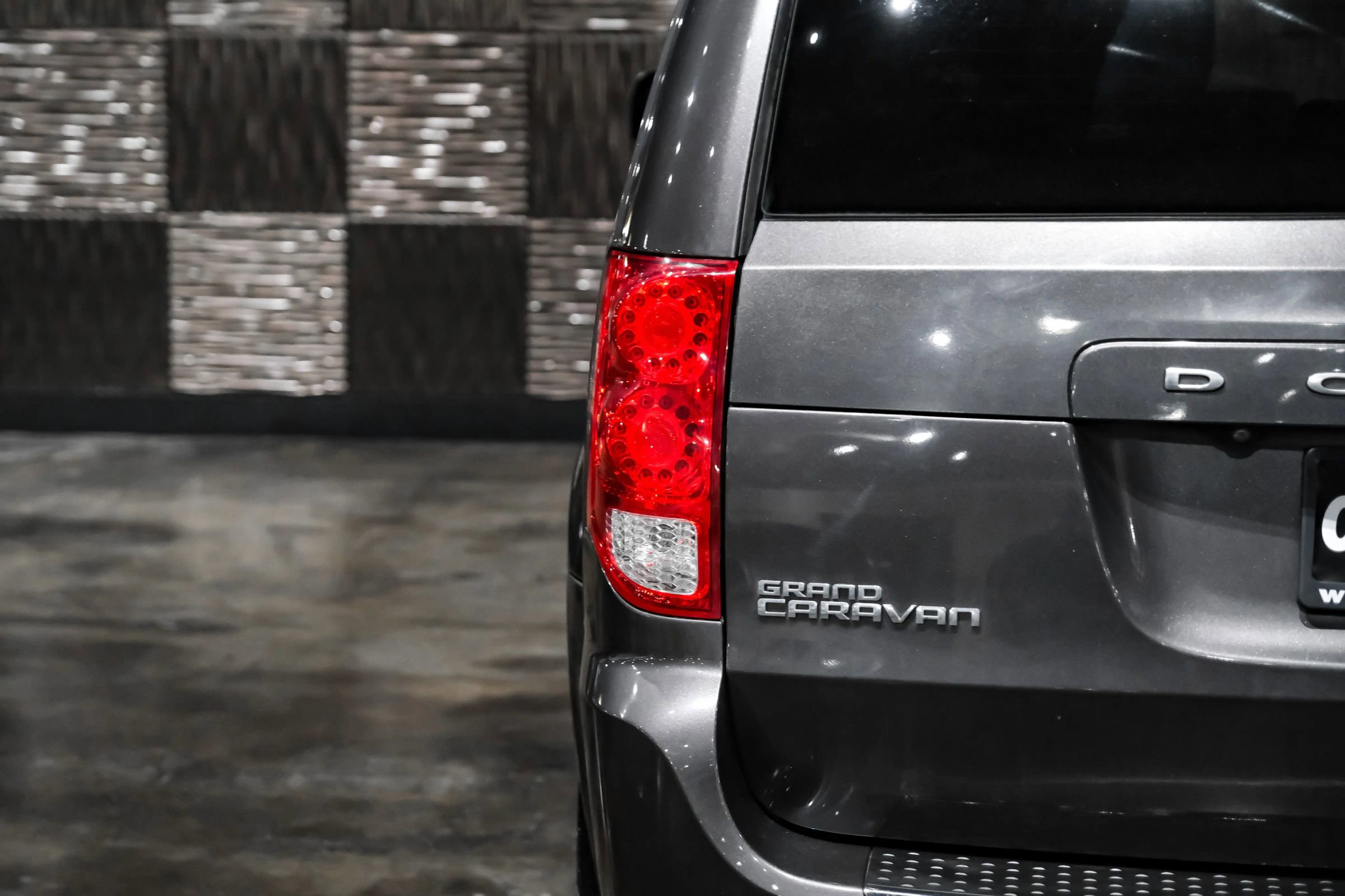Used 2018 Dodge Grand Caravan SXT FWD image 42