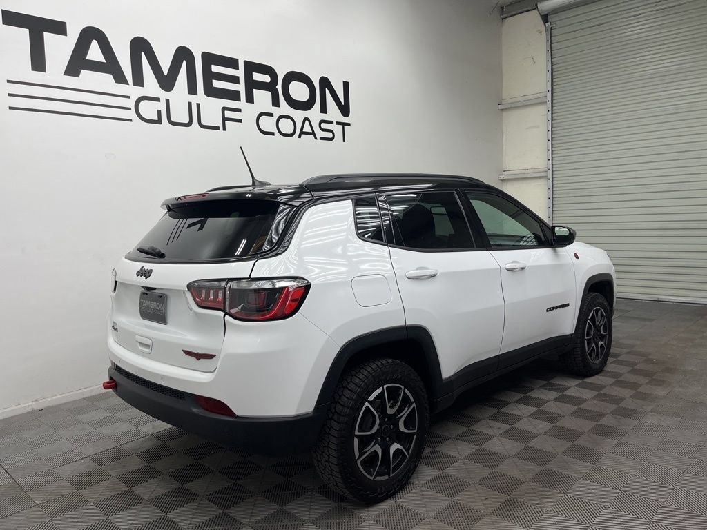 Used 2025 Jeep Compass Trailhawk AWD/4WD image 7