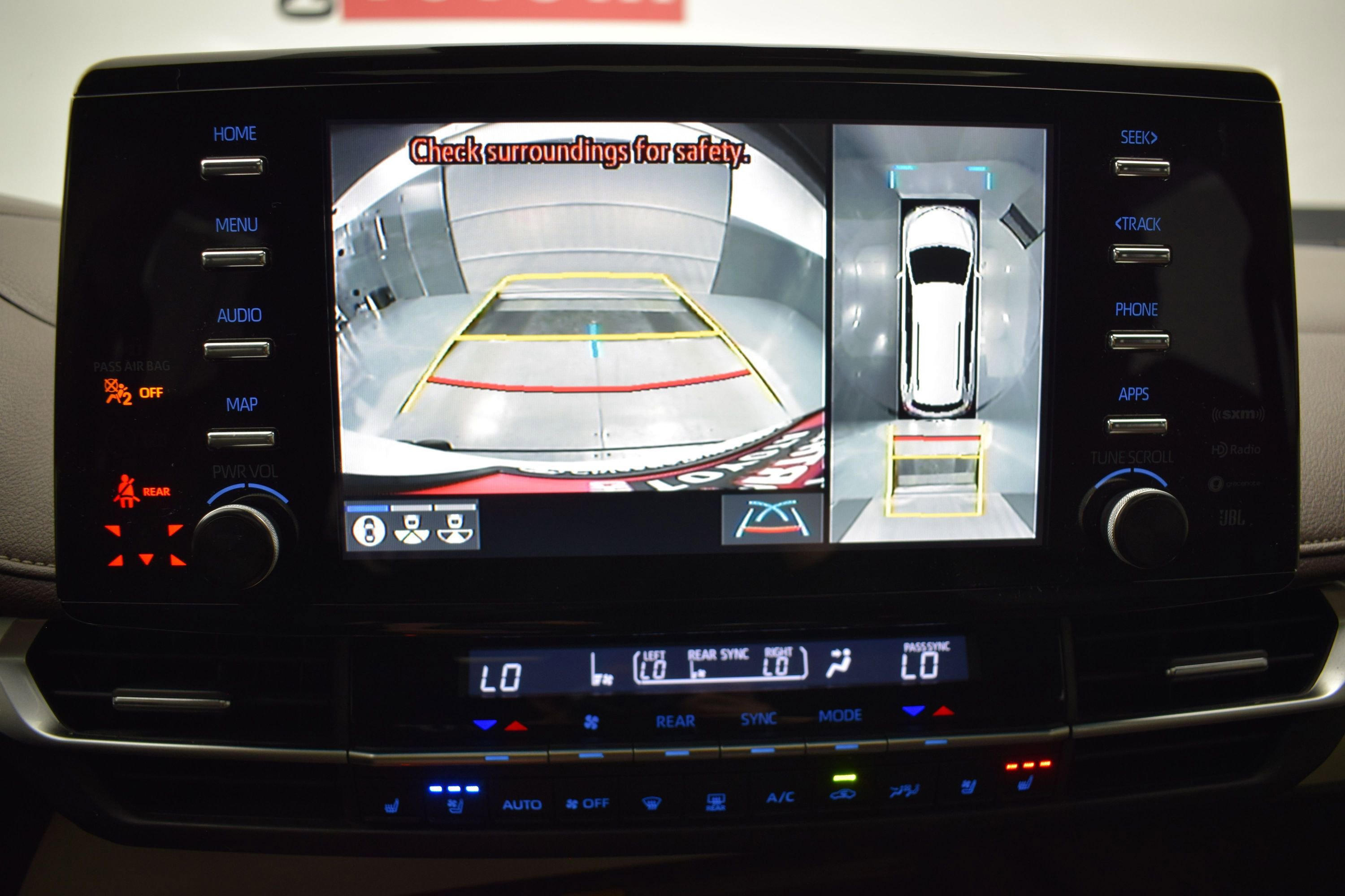 Used 2022 Toyota Sienna Platinum AWD/4WD image 24