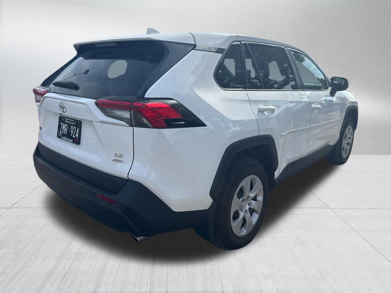 Used 2025 Toyota RAV4 LE AWD/4WD image 4