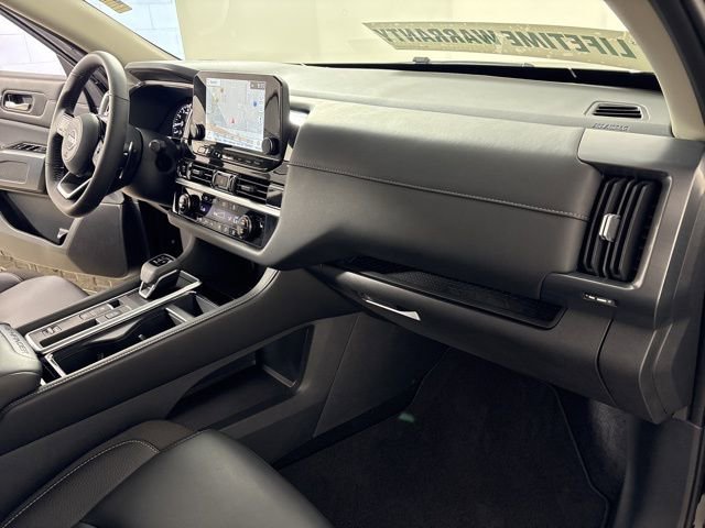 Used 2025 Nissan Pathfinder SL w/ Black Appearance Package image 23