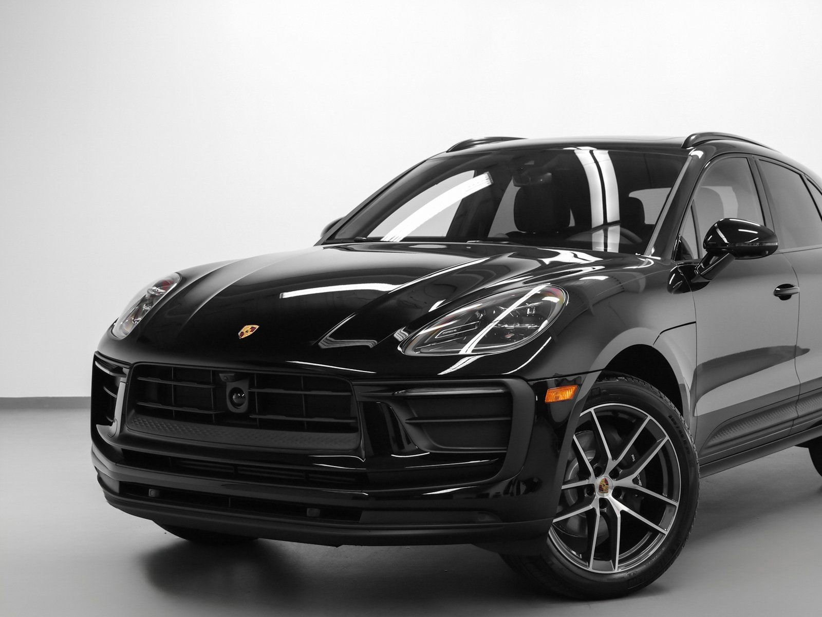 Certified 2026 Porsche Macan image 6
