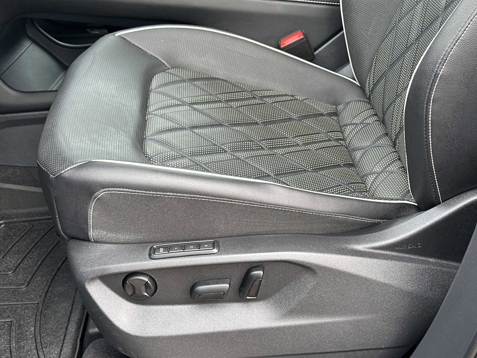 Used 2024 Volkswagen Atlas SEL Premium R-Line image 18