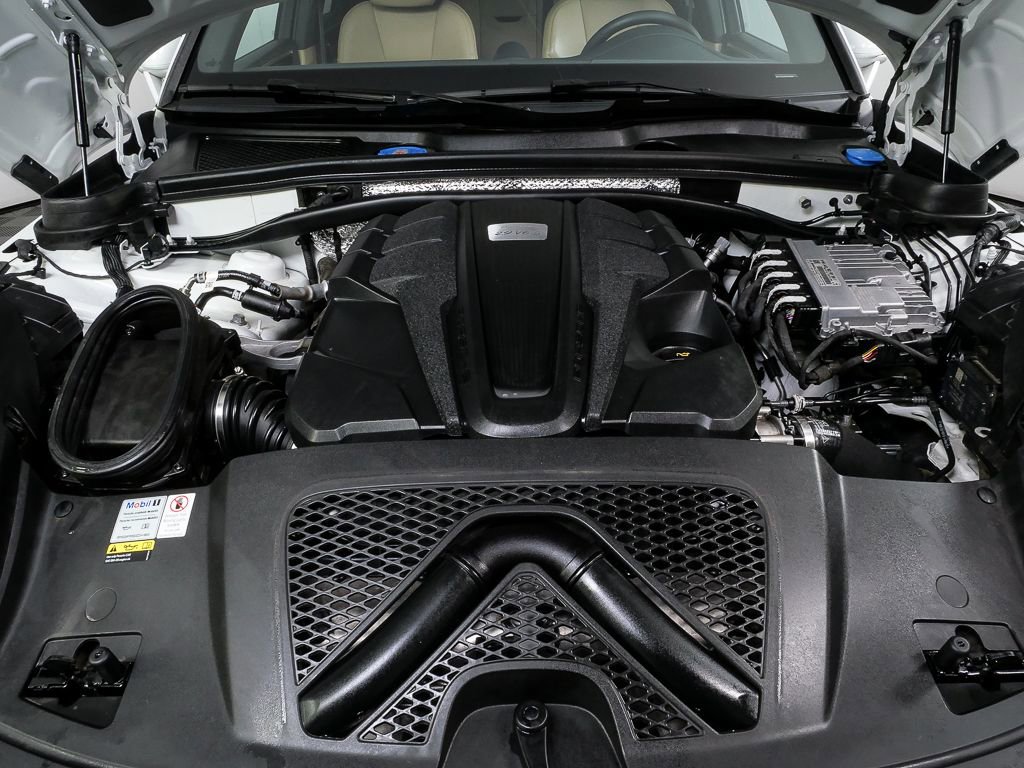 Certified 2022 Porsche Macan S AWD/4WD image 36