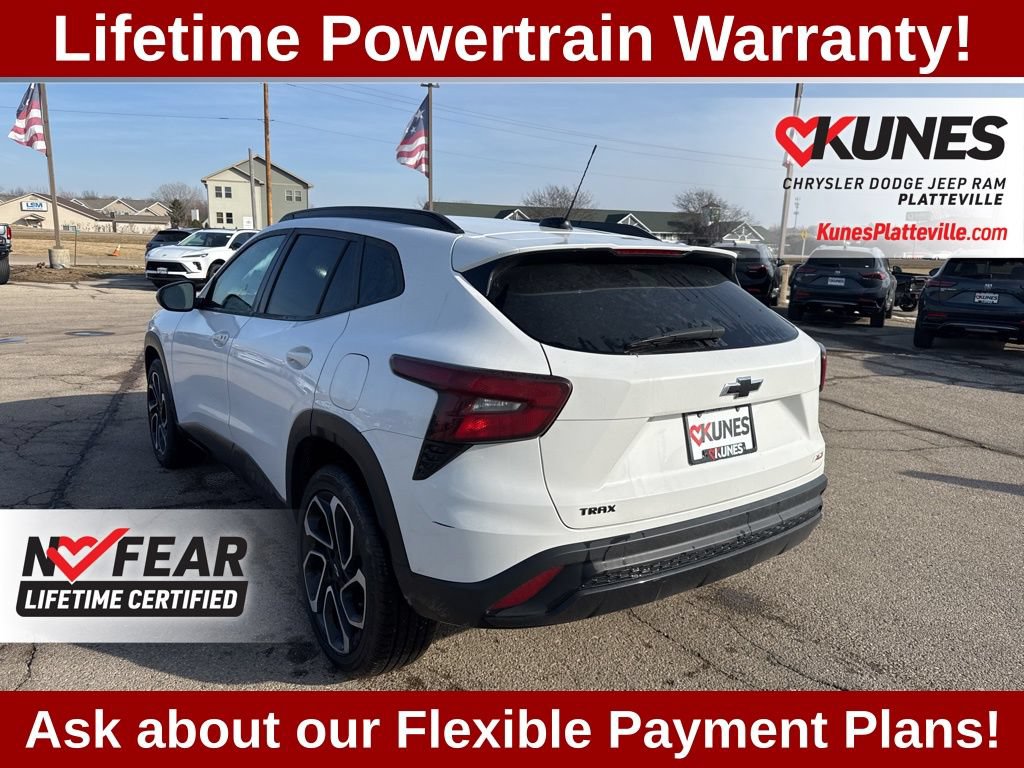 Used 2024 Chevrolet Trax RS w/ Sunroof Package FWD image 8