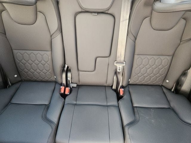 New 2026 Volvo XC90 B6 Plus w/ Protection Package Premier AWD/4WD image 14