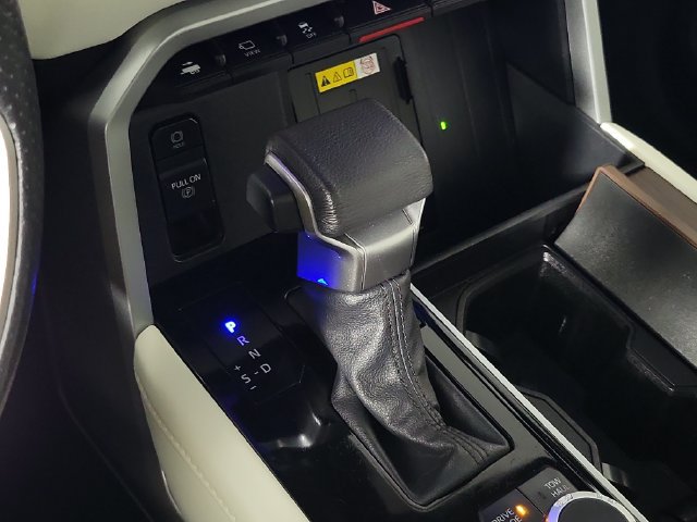 Used 2024 Toyota Sequoia Capstone AWD/4WD image 32