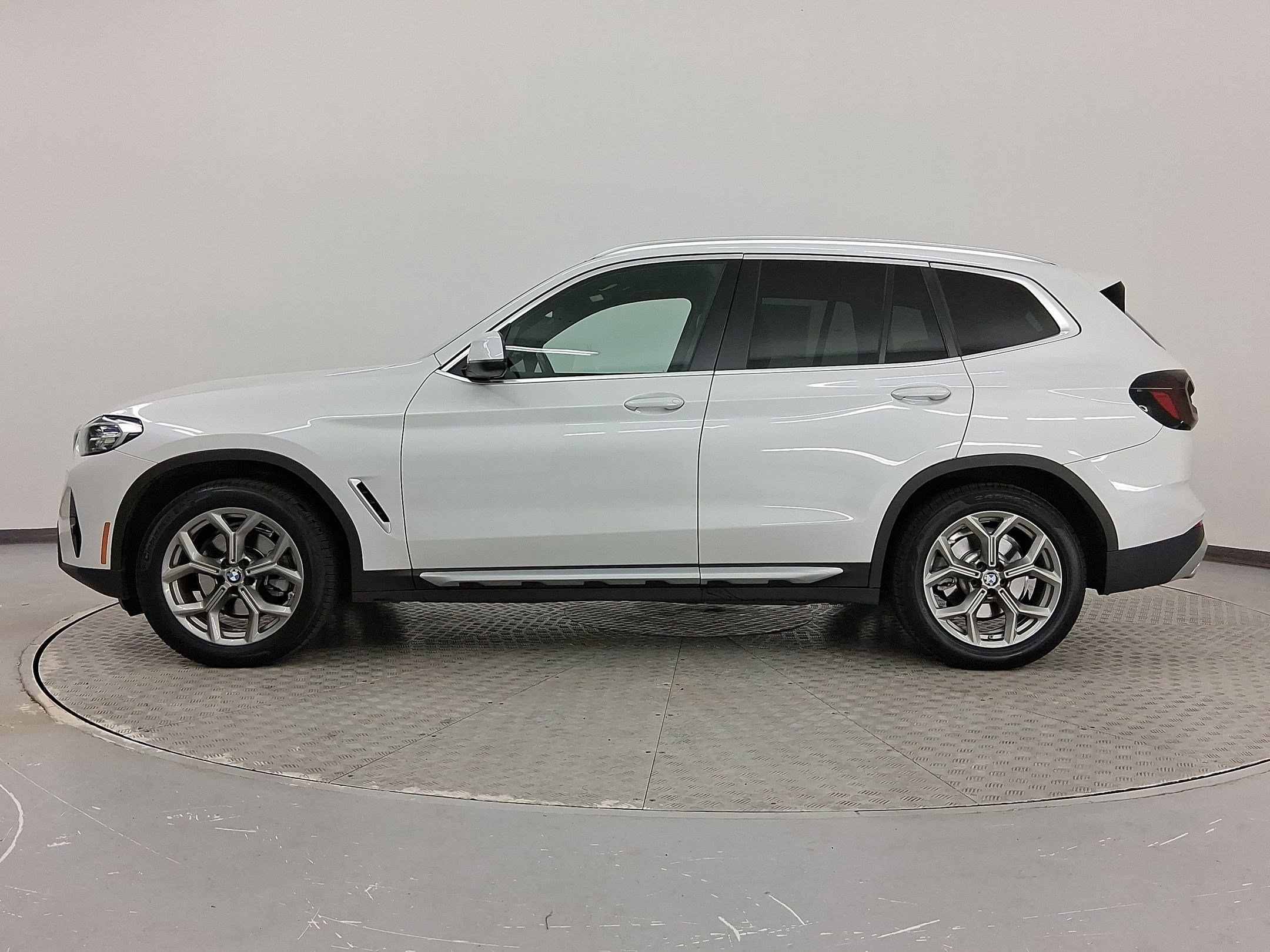 Used 2022 BMW X3 xDrive30i w/ Premium Package 2 image 2