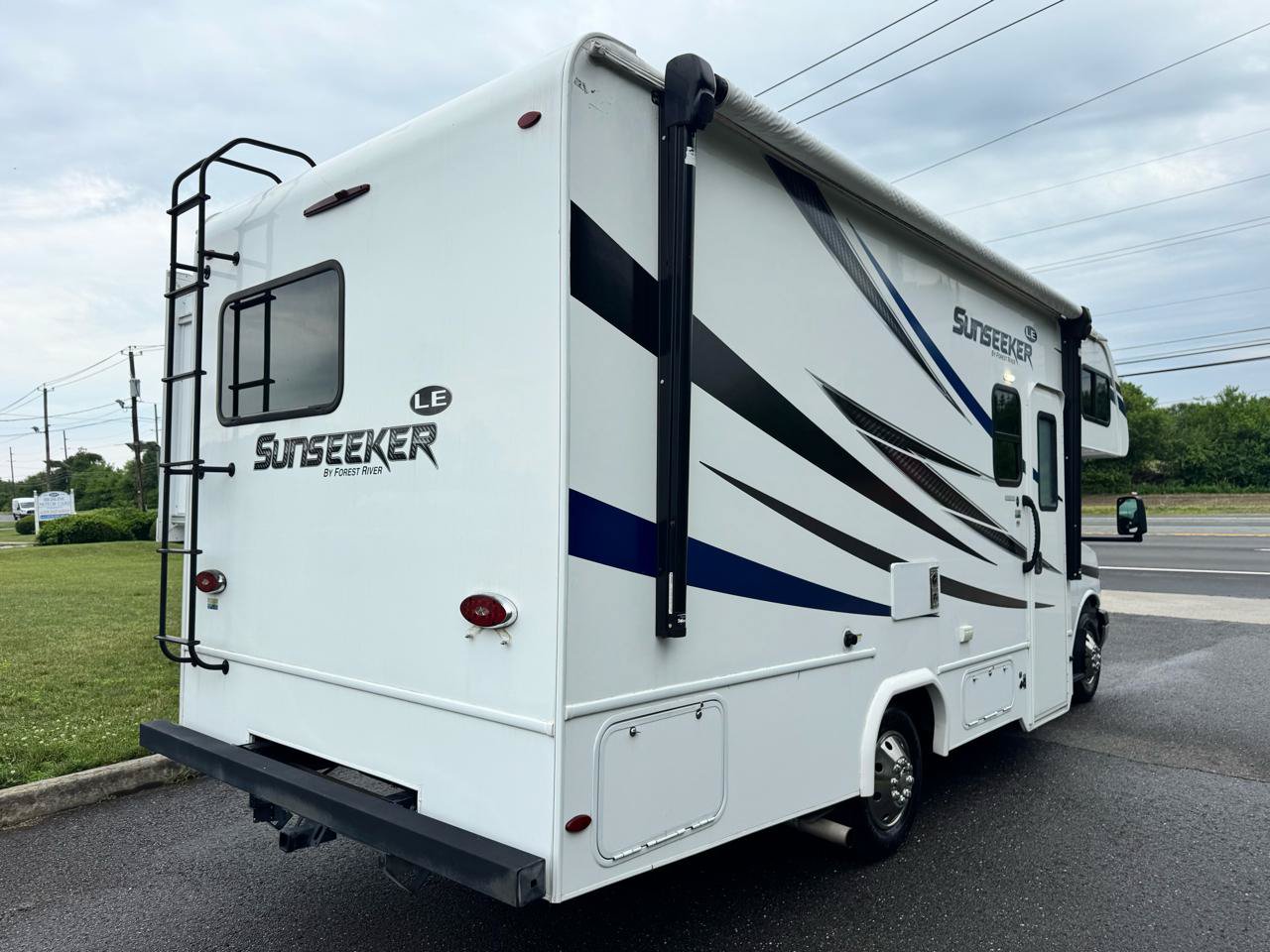 Used 2019 Chevrolet Express 4500 w/ RV Package RWD image 5