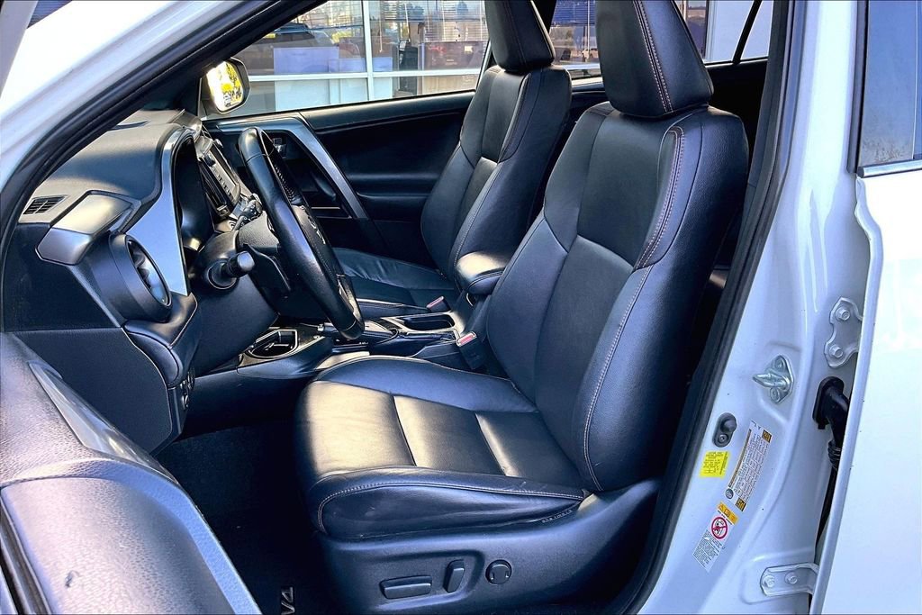 Used 2018 Toyota RAV4 SE w/ Advanced Technology Package image 21