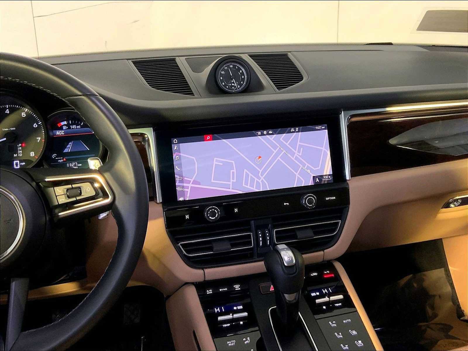 Certified 2023 Porsche Macan image 16