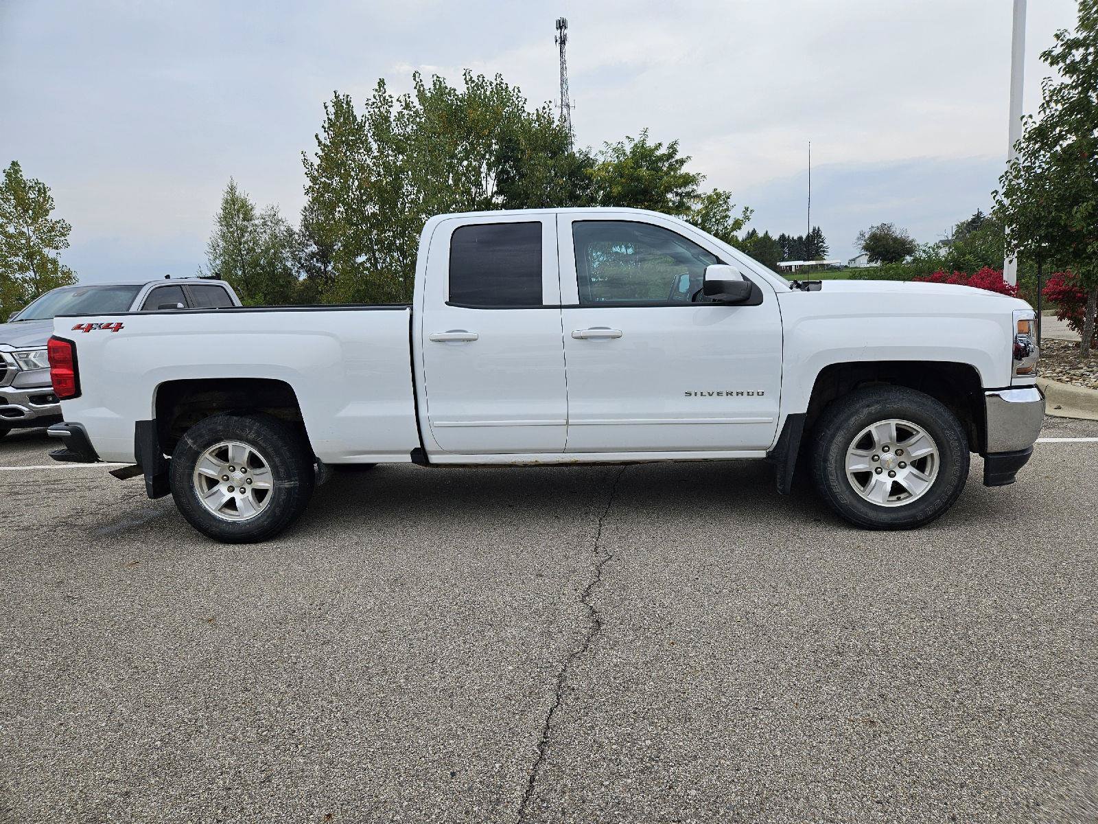 Used 2018 Chevrolet Silverado 1500 LT w/ All Star Edition AWD/4WD image 8