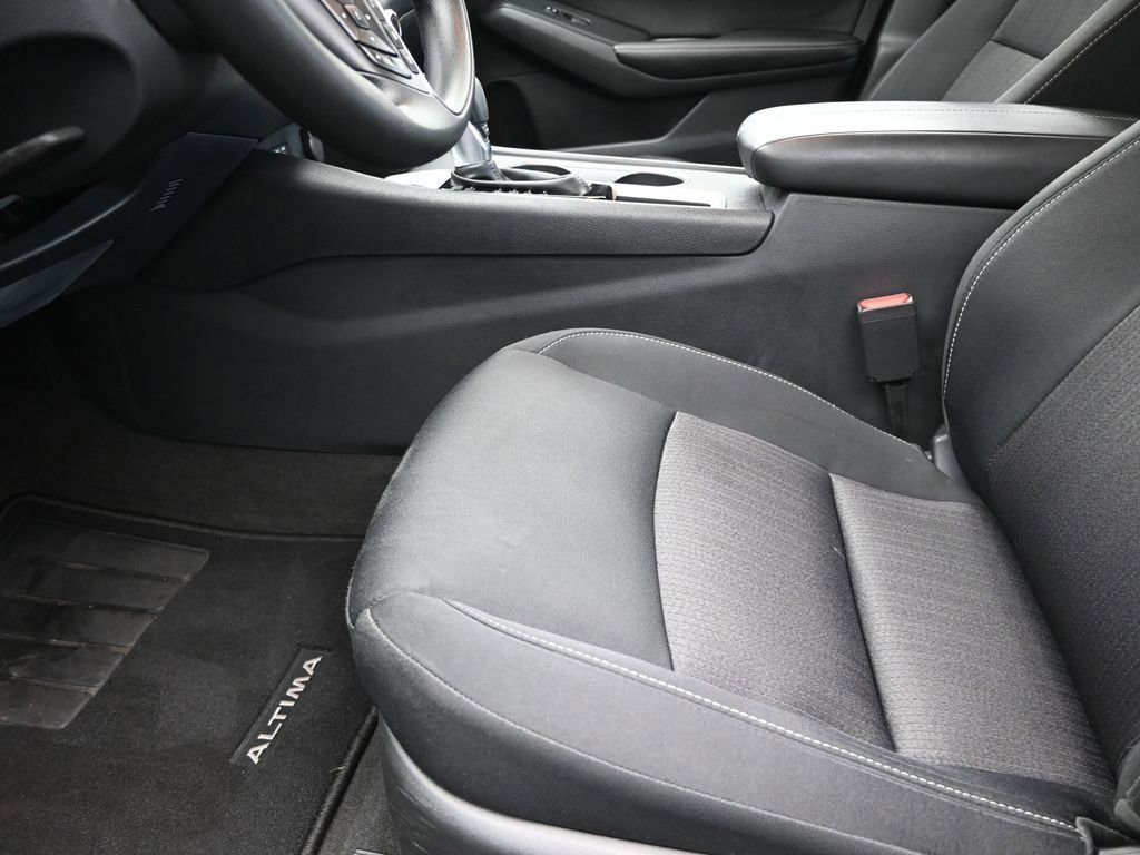 Used 2022 Nissan Altima 2.5 SV FWD image 13
