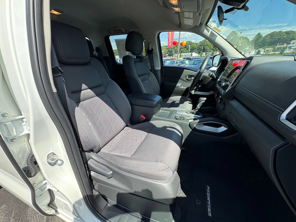 Used 2025 Nissan Frontier SV w/ SV Convenience Package AWD/4WD image 23