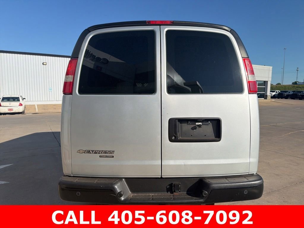 Used 2016 Chevrolet Express 2500 RWD image 4