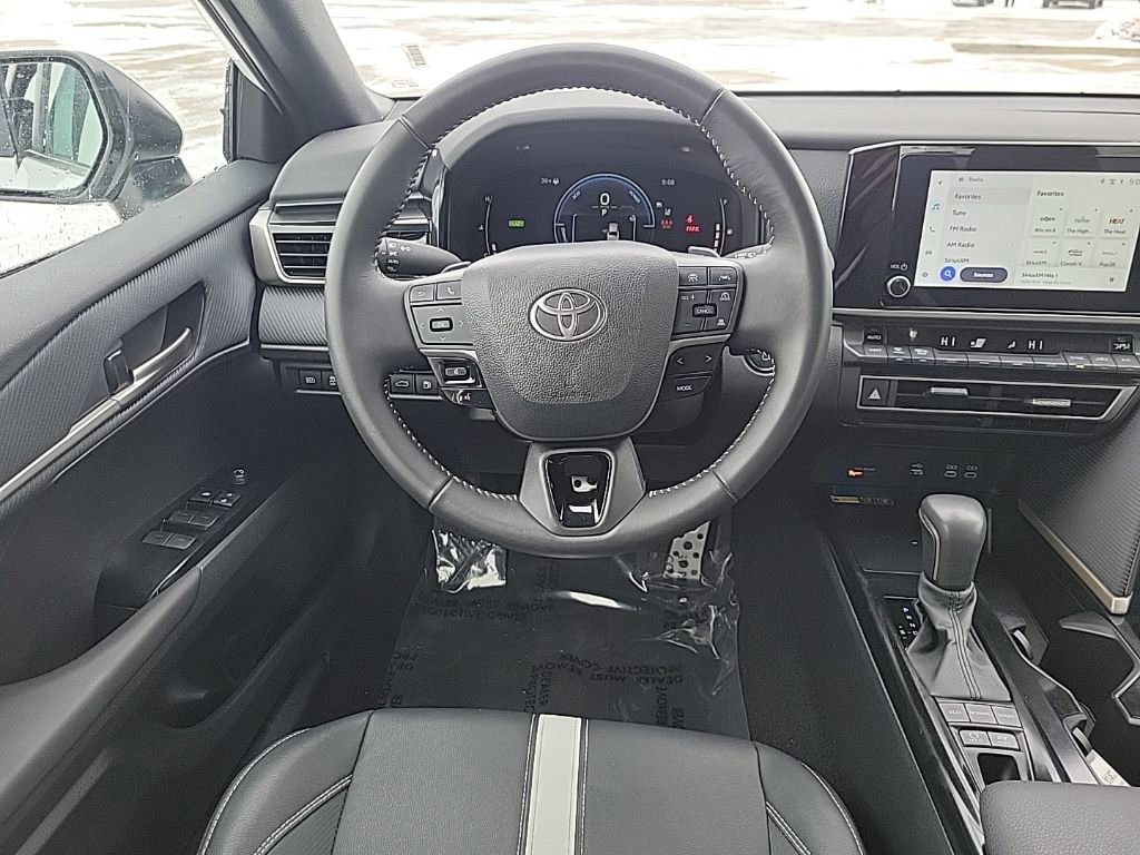 Used 2025 Toyota Camry SE image 12