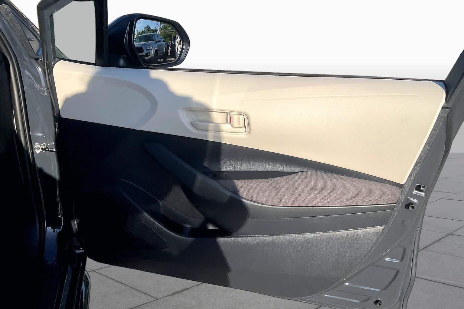 Used 2026 Toyota Corolla LE FWD image 22