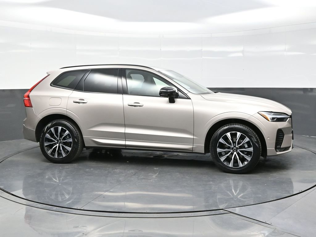 Used 2025 Volvo XC60 B5 Plus image 8