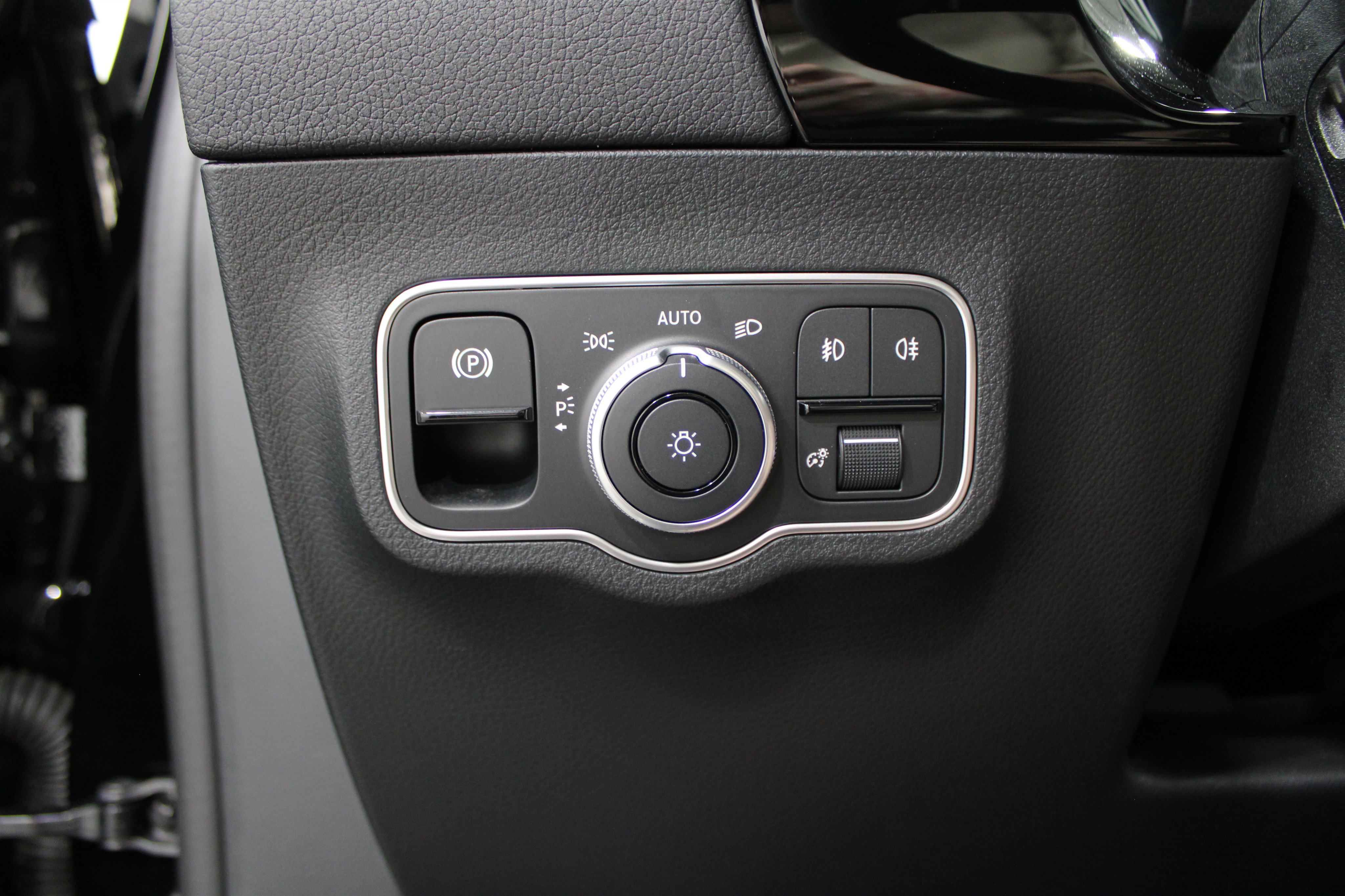 Used 2025 Mercedes-Benz GLA 250 4MATIC image 9