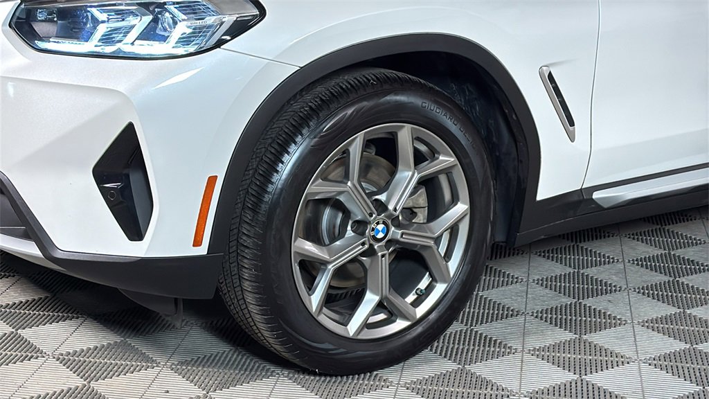 Used 2023 BMW X4 xDrive30i w/ Convenience Package image 4
