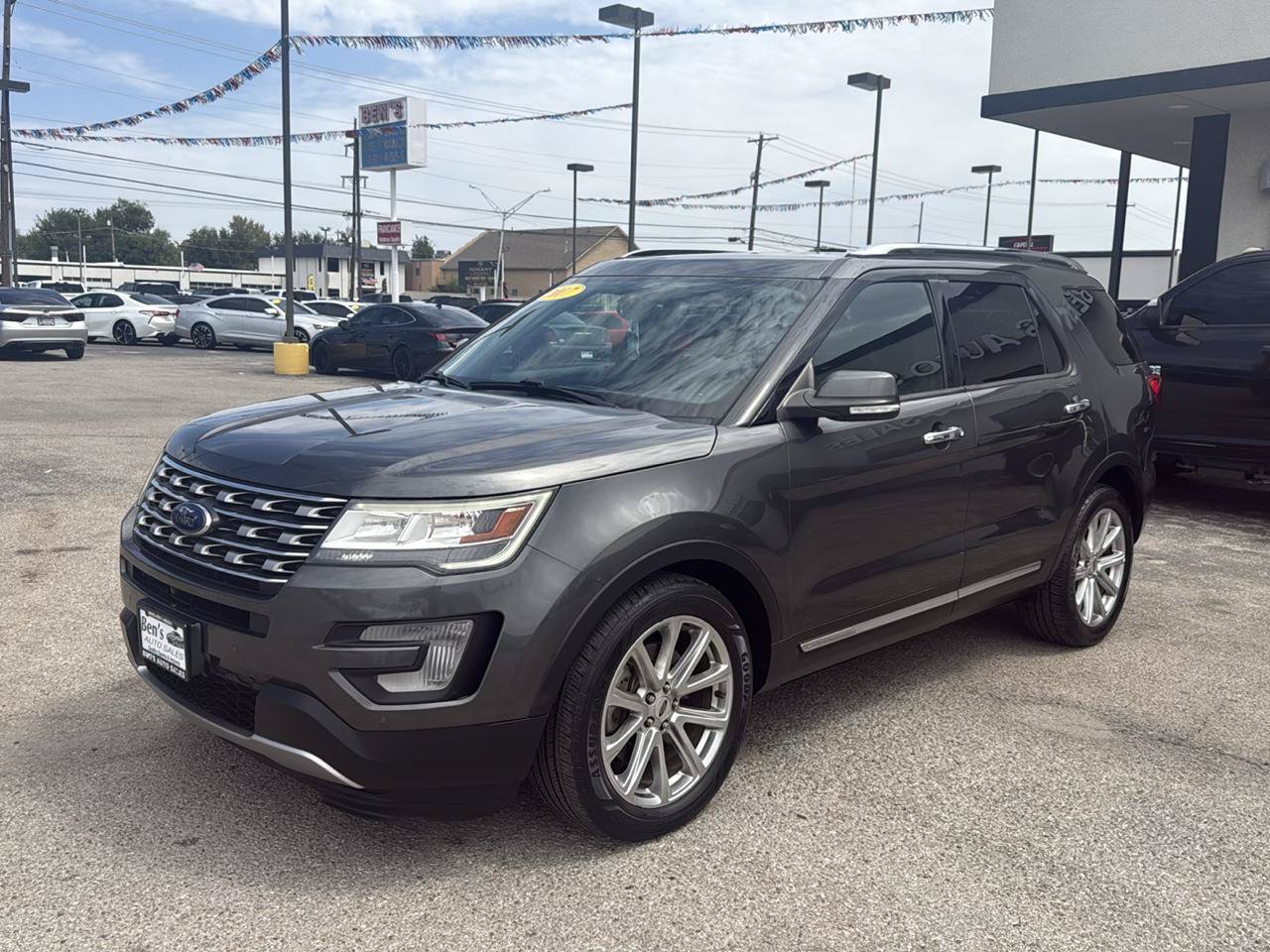 Used 2017 Ford Explorer Limited FWD image 2