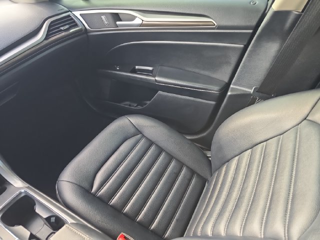 Used 2019 Ford Fusion SEL FWD image 15