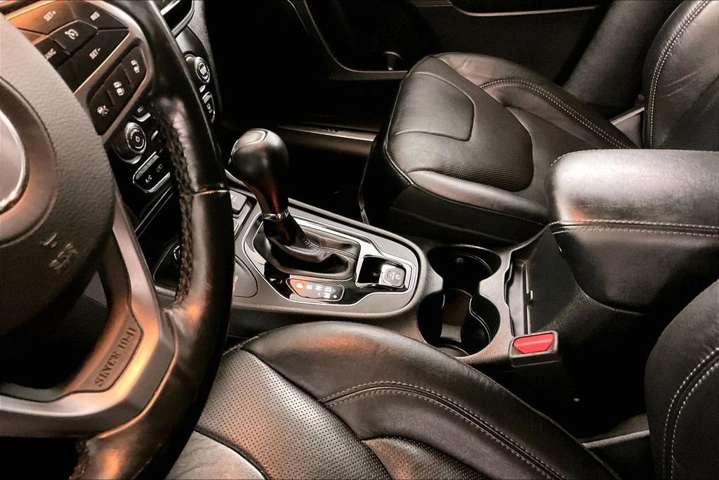 Used 2021 Jeep Cherokee Limited w/ Elite Package image 16