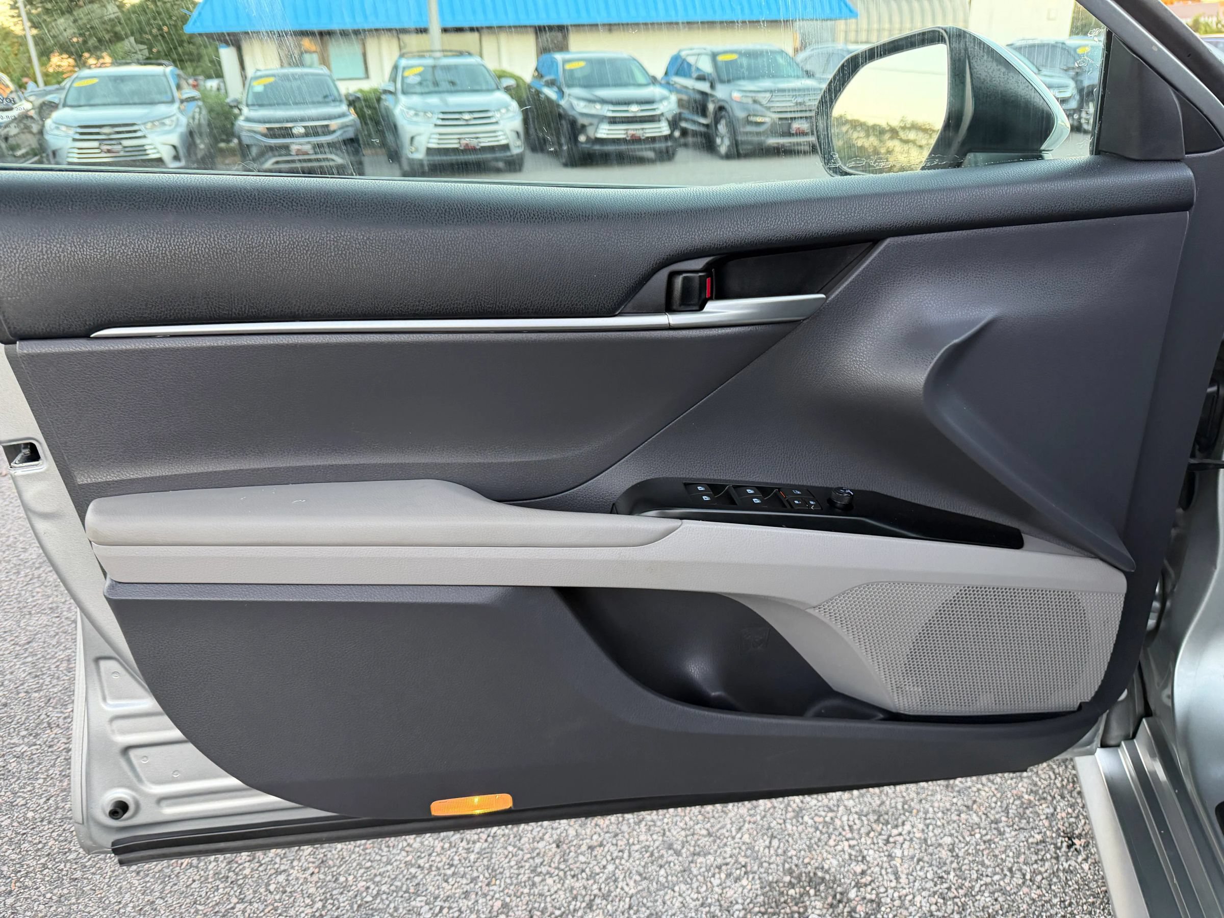 Used 2019 Toyota Camry LE FWD image 12