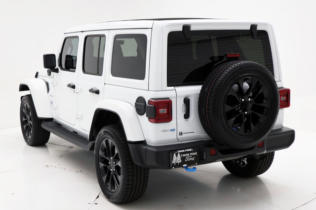 Used 2023 Jeep Wrangler Unlimited Sahara w/ Cold Weather Group AWD/4WD image 6