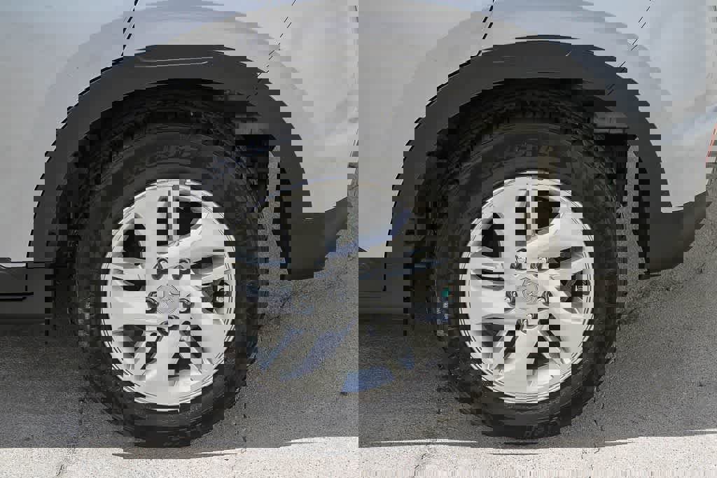 Used 2022 Hyundai Venue SE image 6