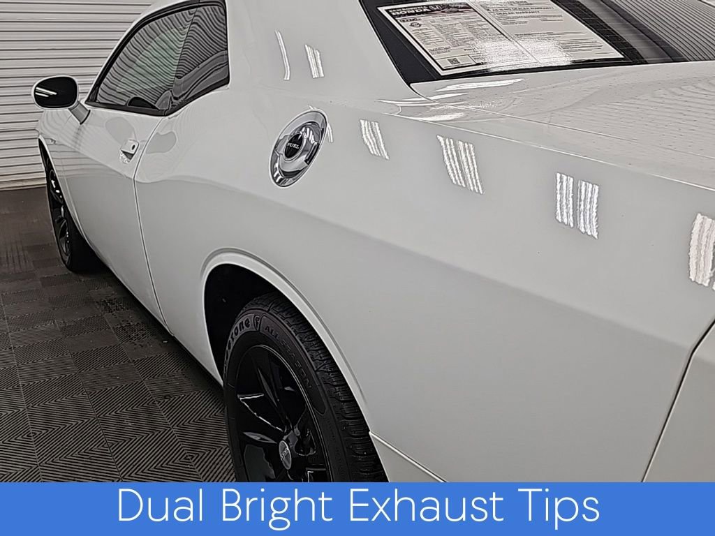 Used 2015 Dodge Challenger SXT image 7