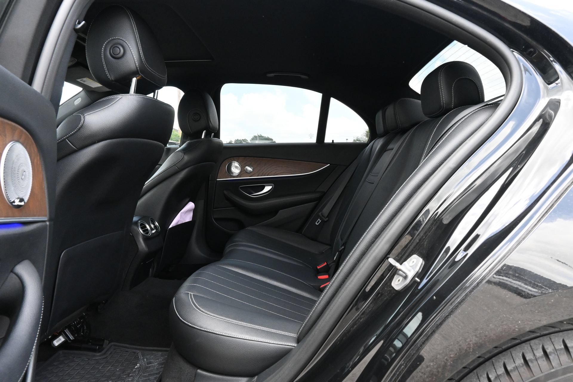 Used 2017 Mercedes-Benz E 300 image 18