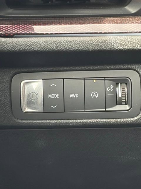 Used 2025 Chevrolet Traverse Z71 AWD/4WD image 28