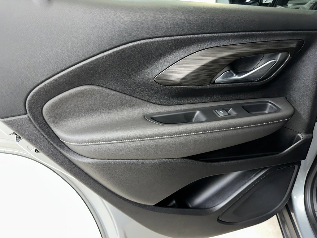 Used 2023 GMC Terrain SLE w/ Driver Convenience Package image 19