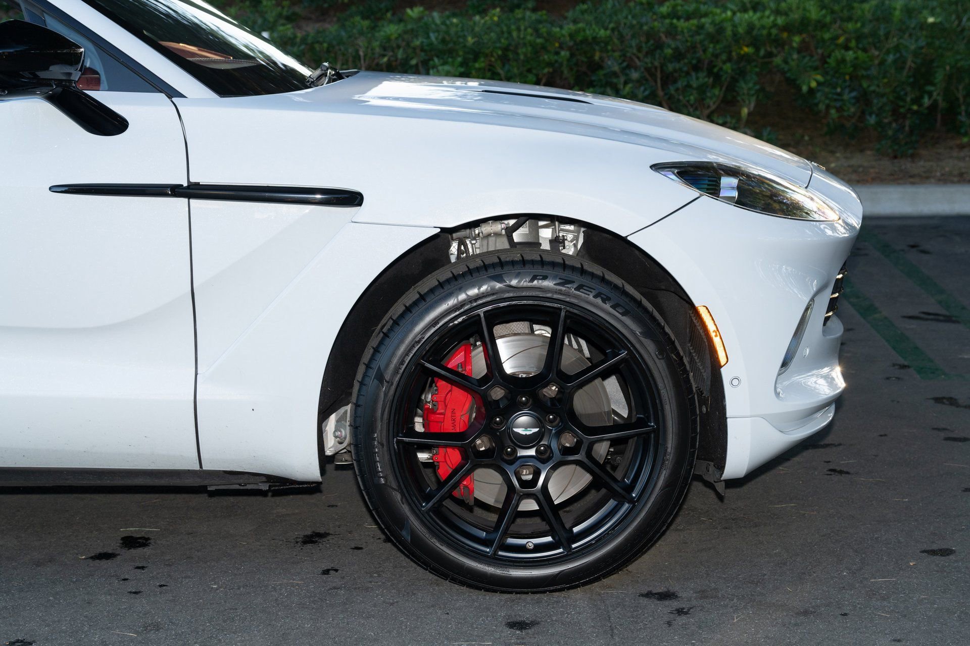 Used 2022 Aston Martin DBX image 23