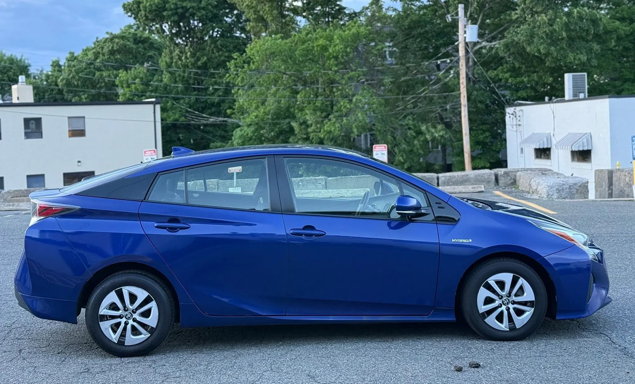 Used 2017 Toyota Prius Three w/ Carpet Mat Package FWD image 4