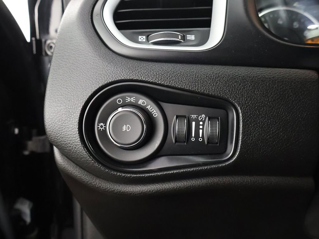 Used 2018 Jeep Renegade Latitude image 35