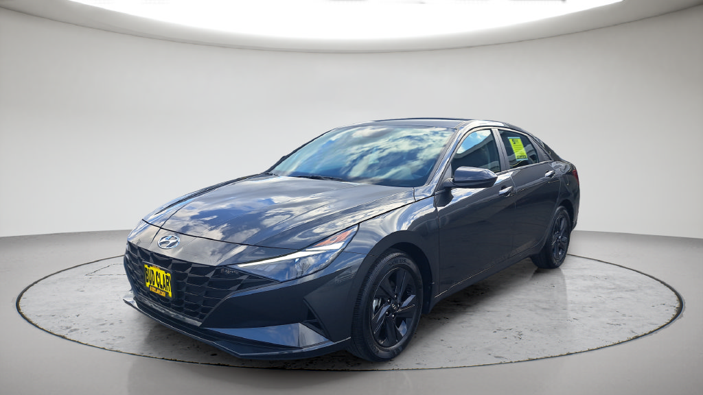 Used 2023 Hyundai Elantra SEL FWD image 2