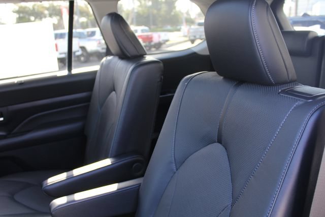 Certified 2025 Toyota Grand Highlander AWD image 39