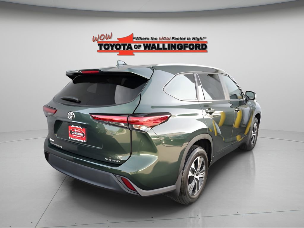 Used 2023 Toyota Highlander XLE AWD/4WD image 12