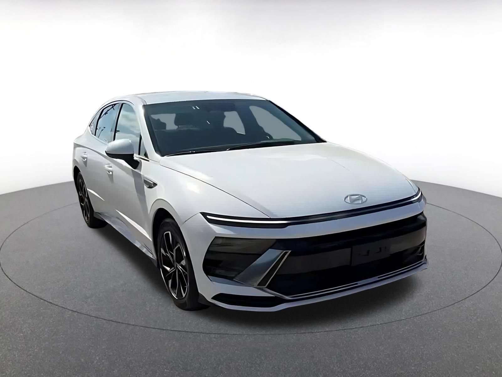 Used 2025 Hyundai Sonata SEL FWD image 3