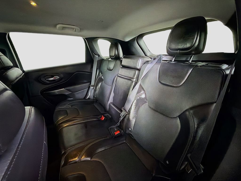 Used 2019 Jeep Cherokee Limited w/ Technology Group AWD/4WD image 24