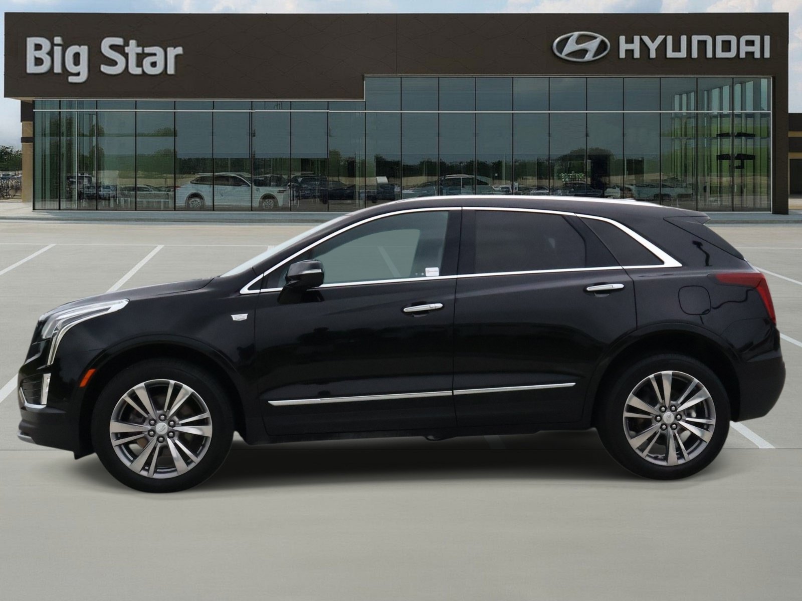 Used 2024 Cadillac XT5 Premium Luxury w/ Technology Package FWD image 2