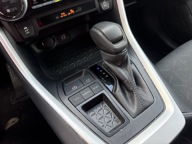 Used 2025 Toyota RAV4 XLE FWD image 20