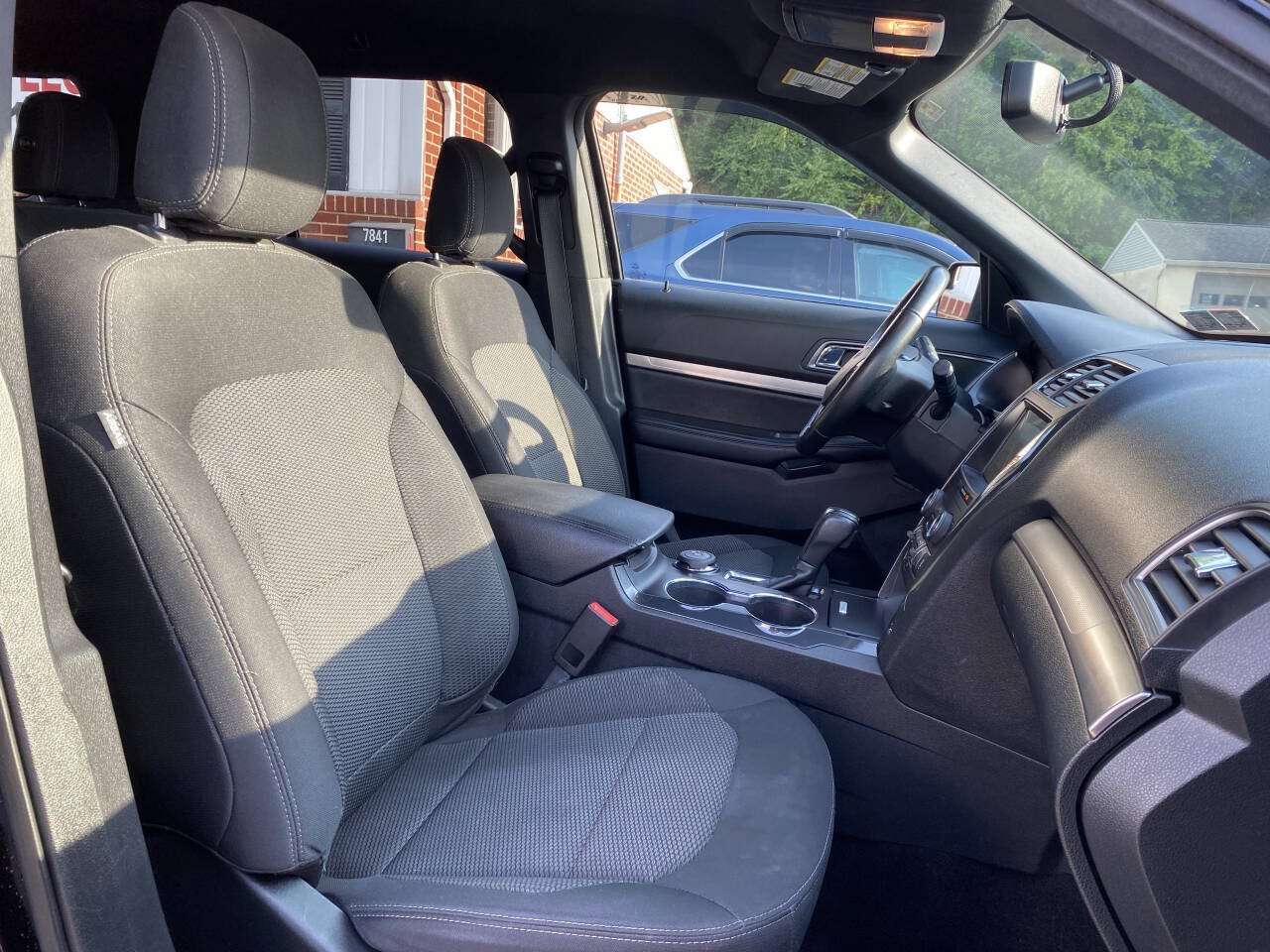 Used 2018 Ford Explorer XLT w/ Equipment Group 201A AWD/4WD image 19