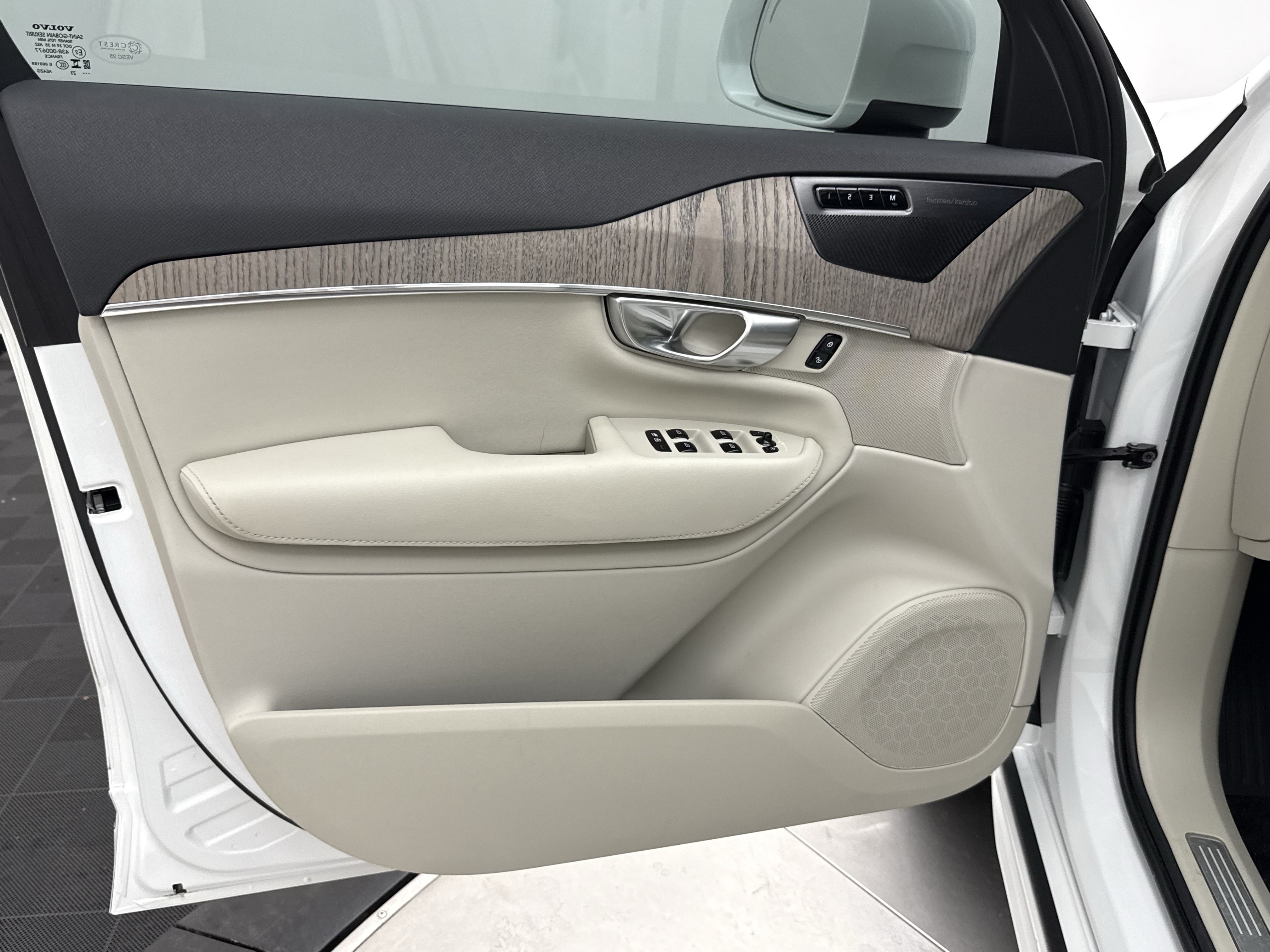 Certified 2024 Volvo XC90 B6 Plus w/ Protection Package Premier AWD/4WD image 10